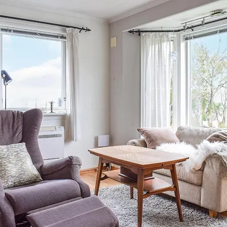 3 Bedroom Gorgeous In * Aksdal