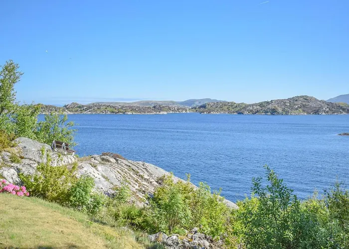 Feriehus In With House Sea View Aksdal